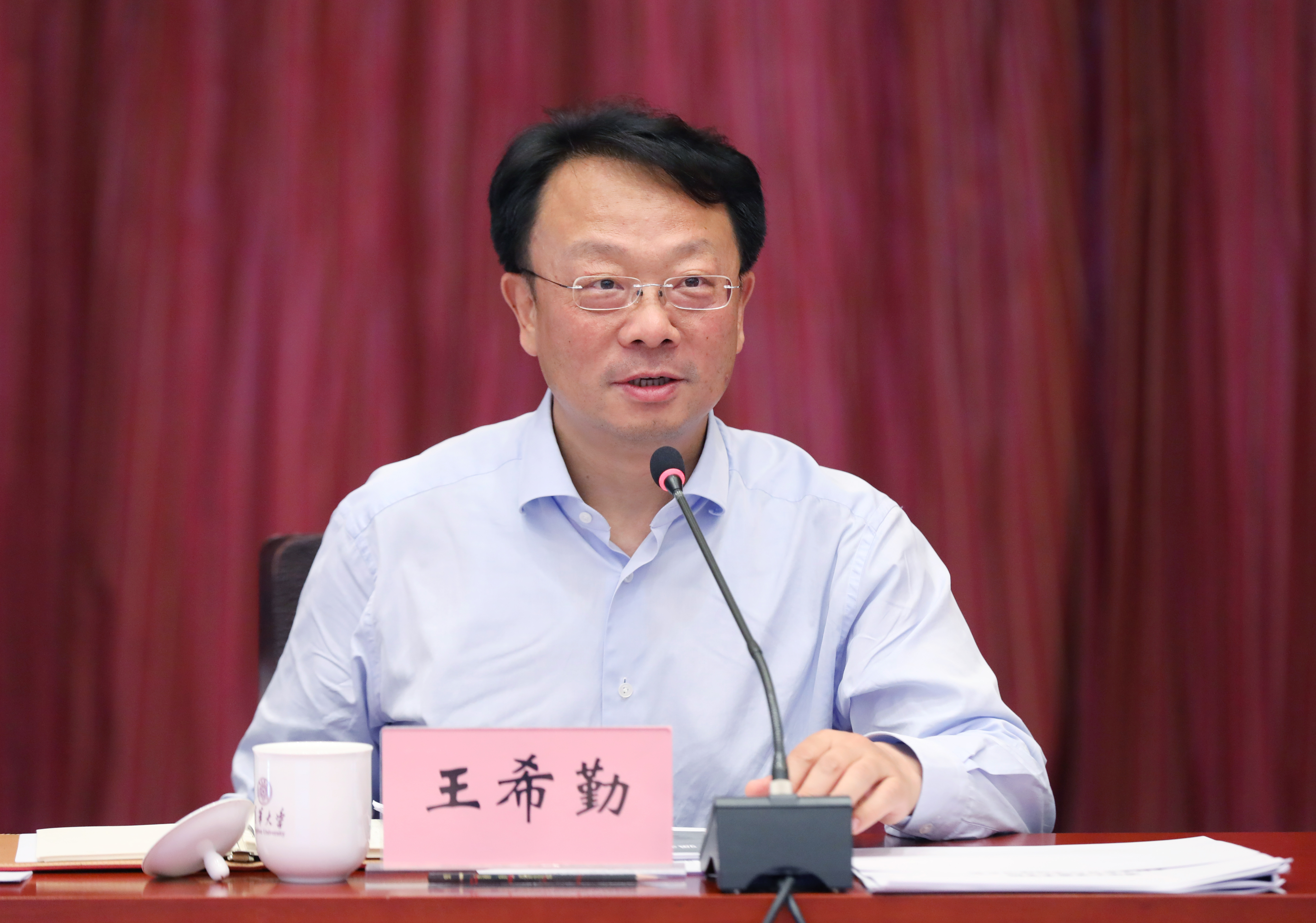 20230607--AG（中国）AG·官方网页版2023年第二次教学委员会会议-孙波-王希勤1.JPG