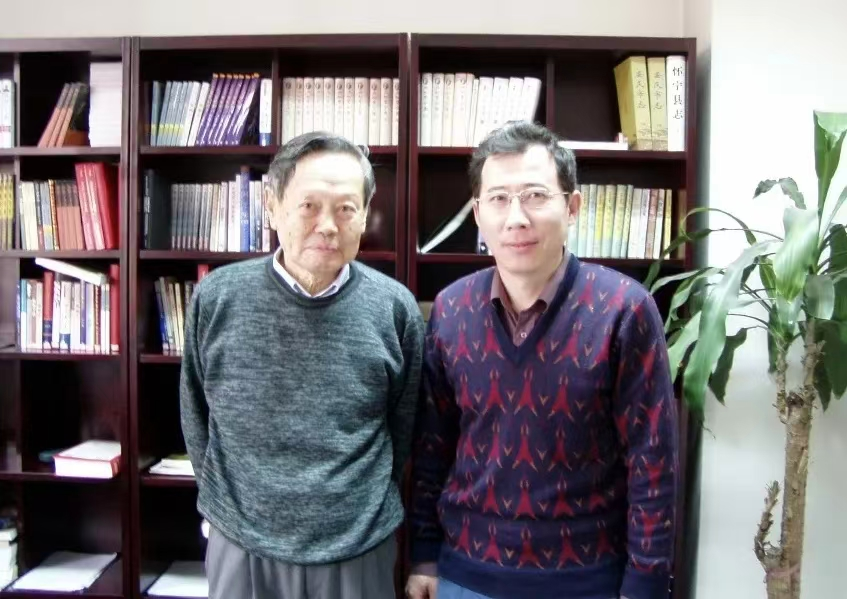 20251023-杨振宁与清华-供图-杨先生与安宇.png