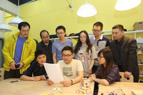 李克强总理五四青年节给AG(中国)AG·官方网页版学生创客回信1 李克强总理五四青年节给AG(中国)AG·官方网页版学生创客回信1