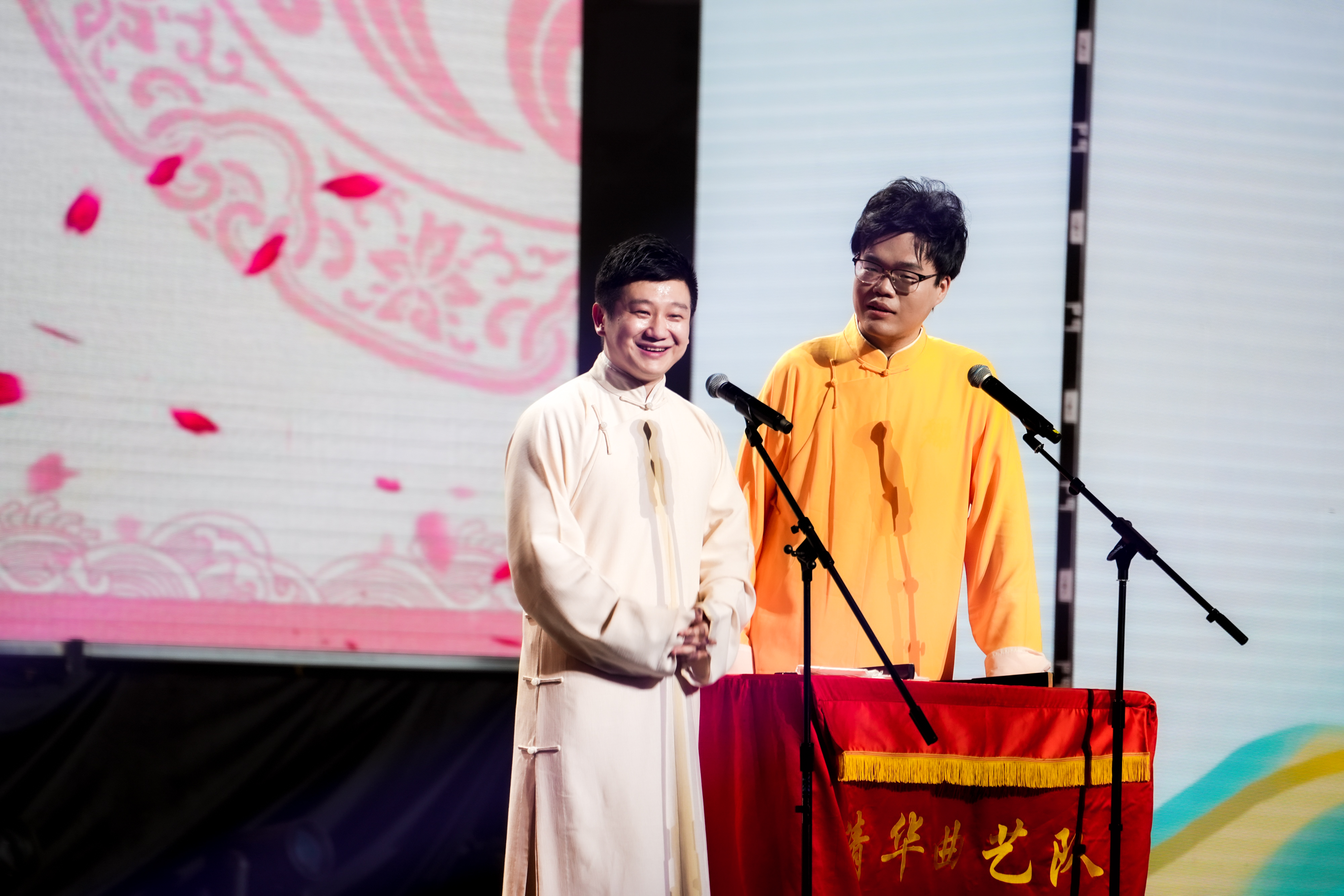 20240626-AG(中国)AG·官方网页版2024年毕业晚会-学生艺术团-李寅飞 刘恩泽 相声《历久弥新》.jpg