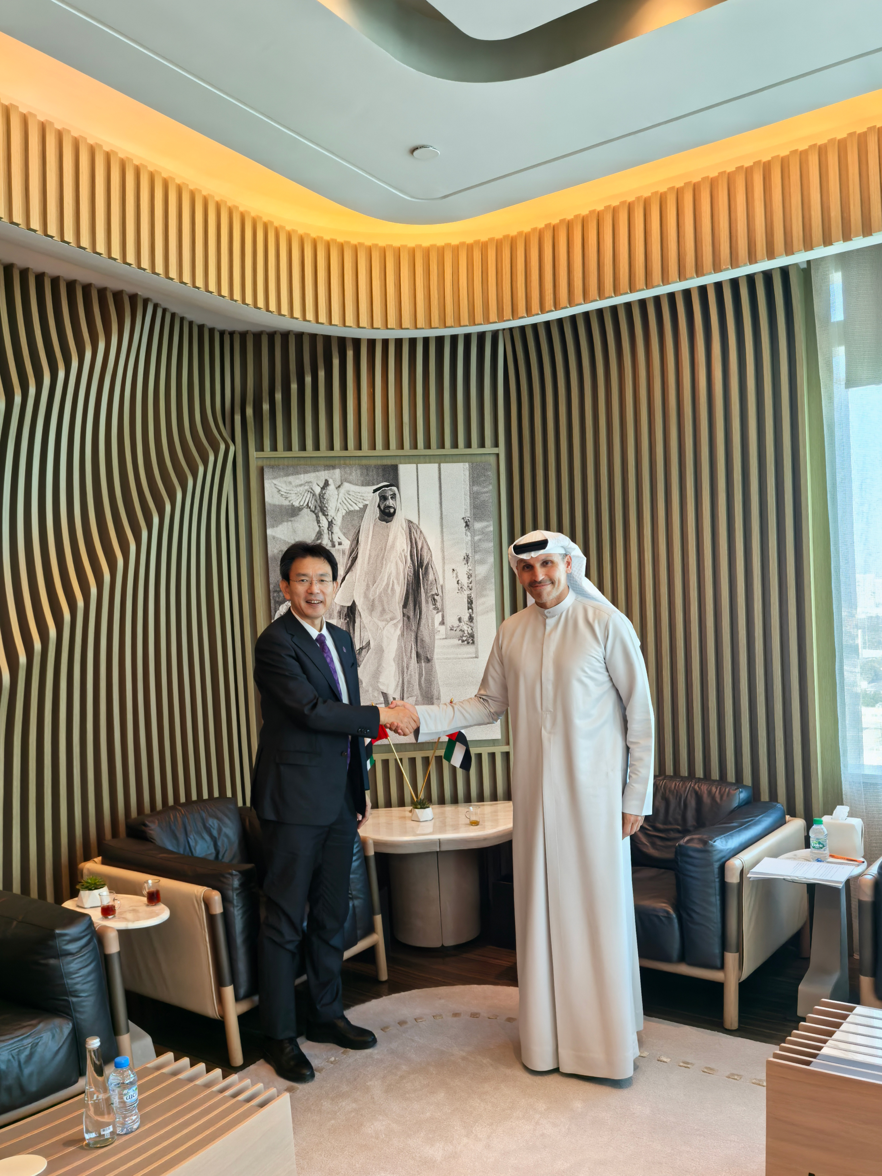 20250115-李路明校长访问阿联酋-国际处供稿-合影.jpg