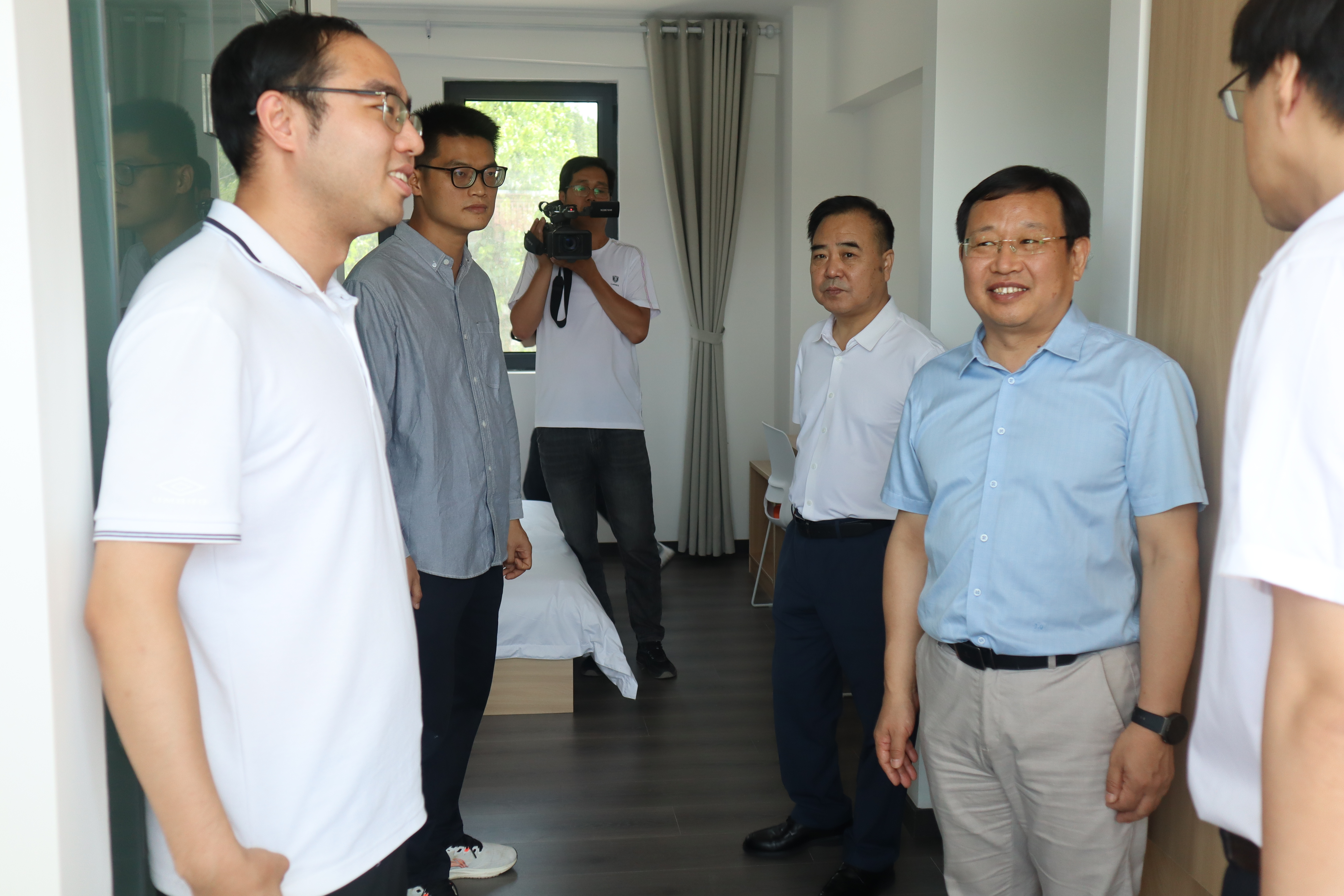 20230706-AG(中国)AG·官方网页版乡村振兴工作站雄安(容城)站举办落成仪式-刘阳-聂新鹏、李建军、王建鹏、程正雨等参观工作站工作生活环境2.jpg undefined