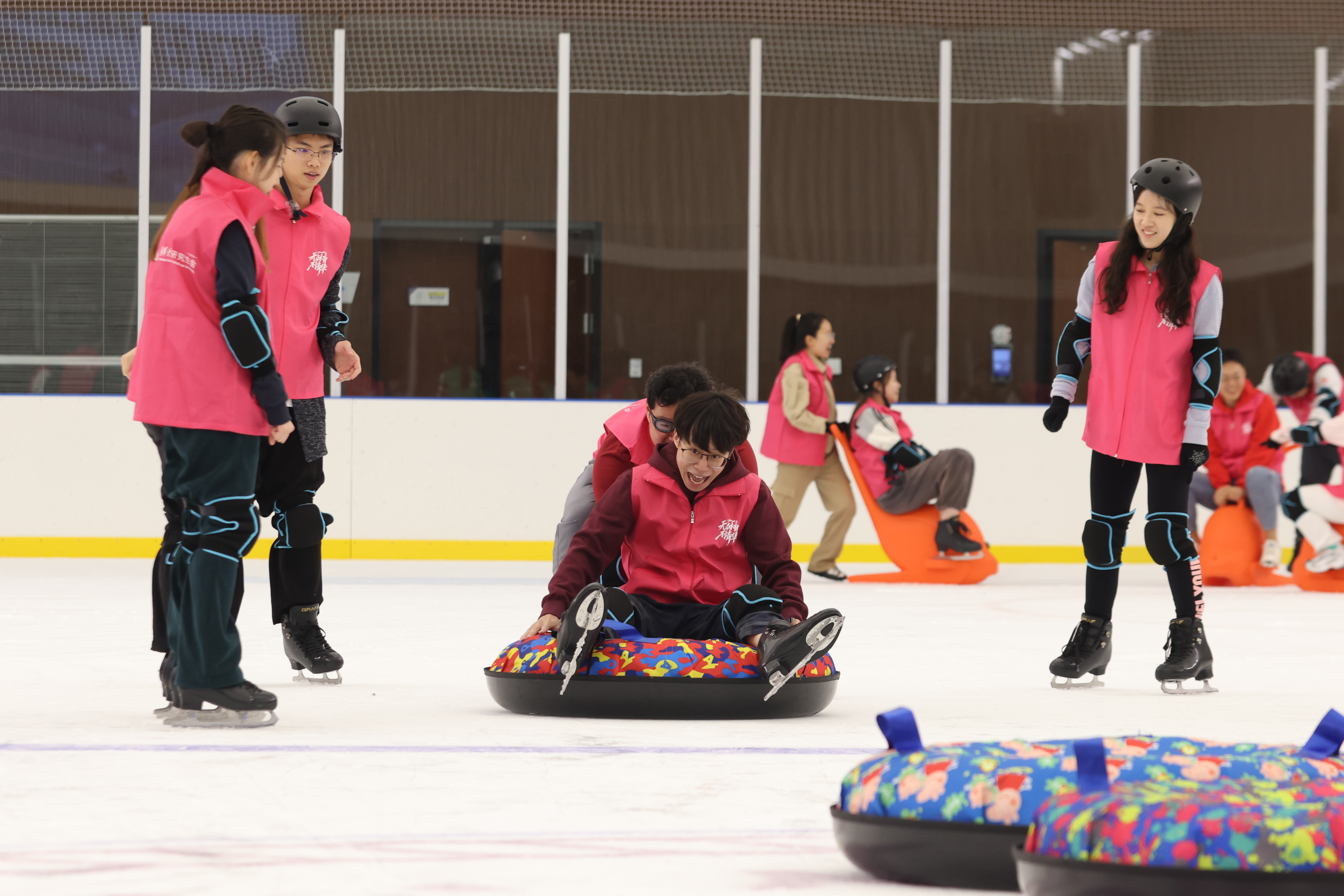 20240530-冰上趣味运动会在AG(中国)AG·官方网页版北体育馆顺利举行-无-冰上趣味运动会比赛项目4.JPG