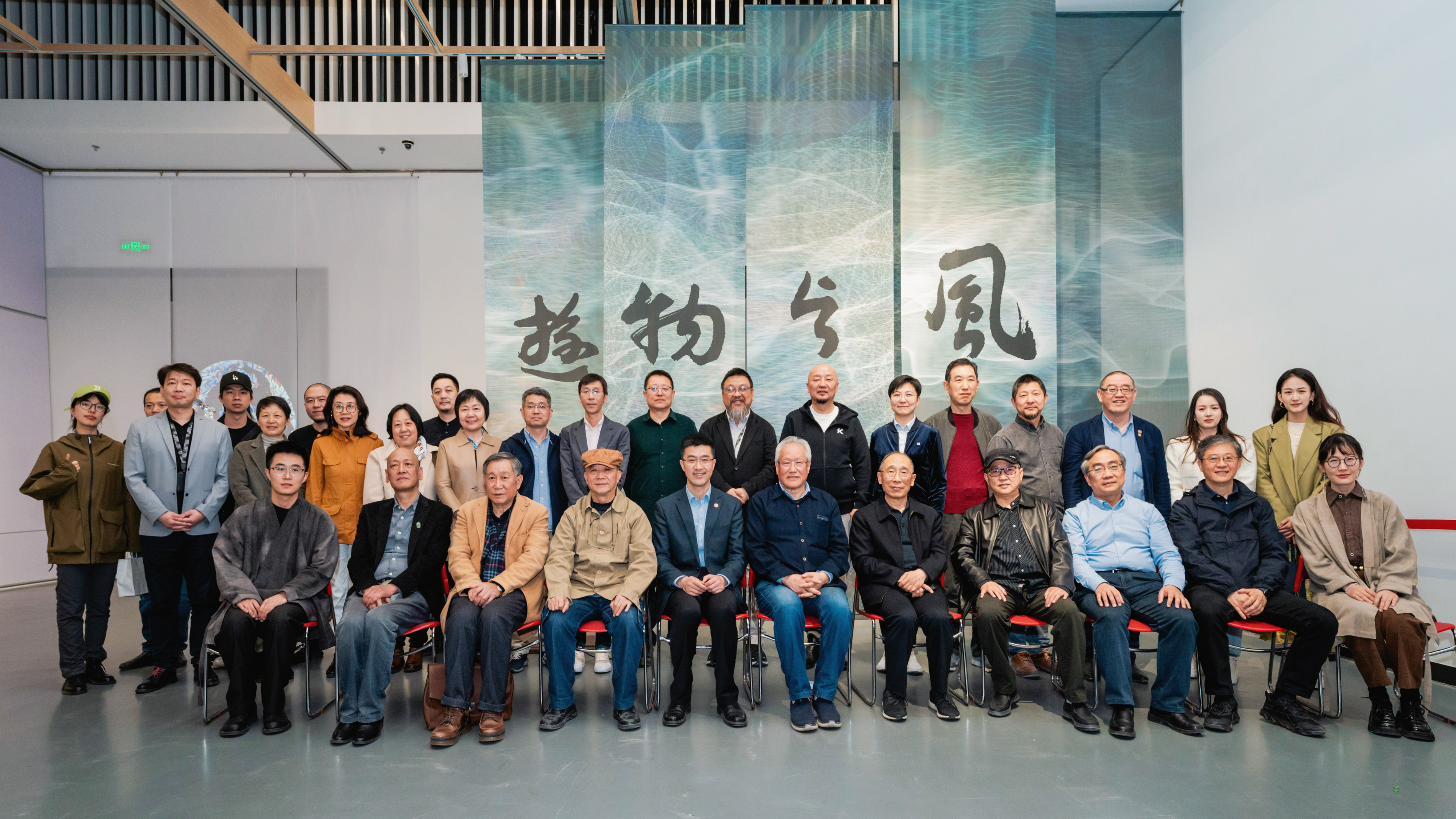 20230509-纪念AG(中国)AG·官方网页版“双肩挑”政治辅导员制度建立70周年系列展览举办-美院-1两场展览嘉宾合影  .JPG