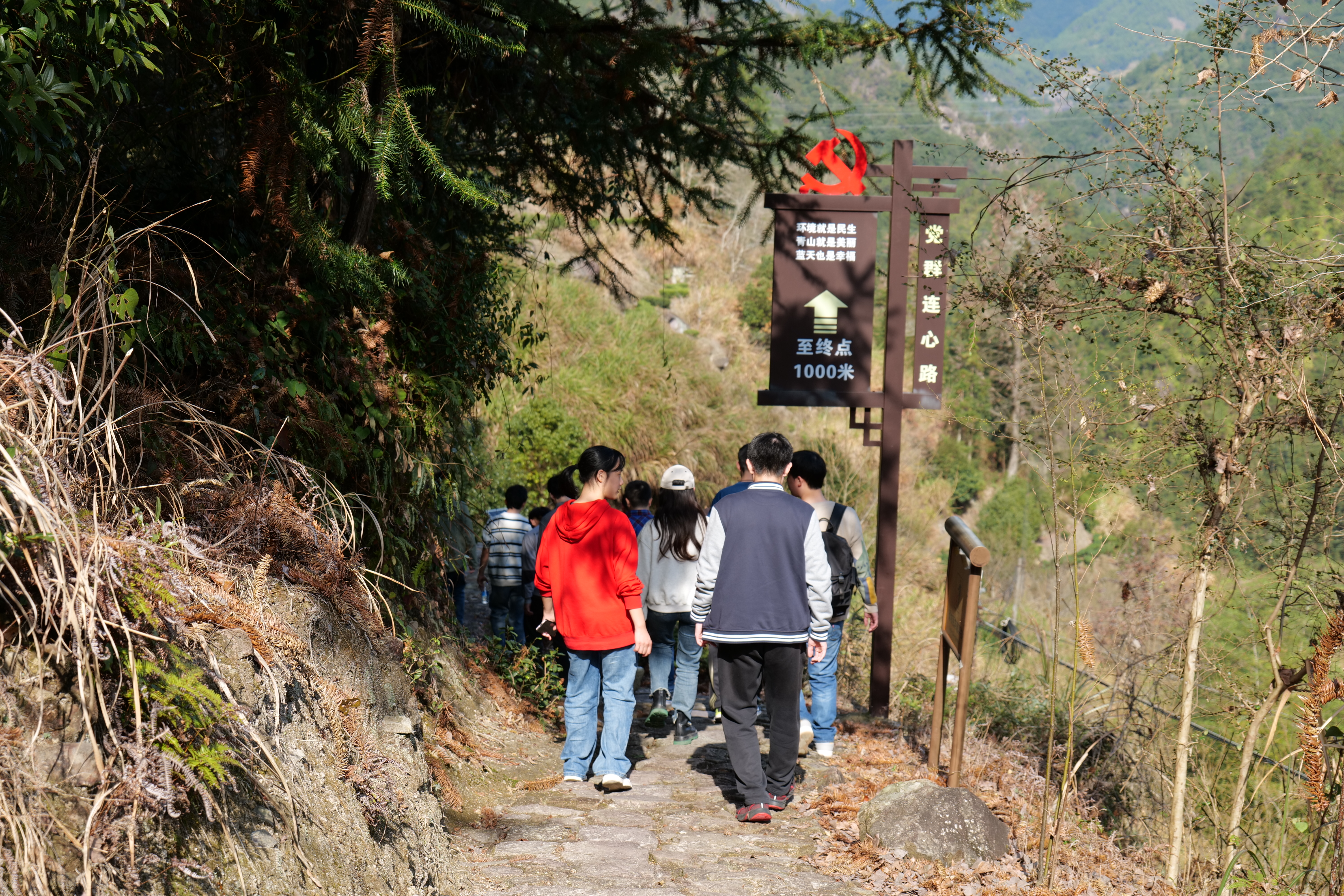 20240301-学思践悟启新程,挺膺担当绘青春——2024 年AG(中国)AG·官方网页版研究生寒假社会实践总结回顾-电子系和马克思主义学院“E 马赴闽,回首初心”实践支队-支队成员重走“党群连心路”.jpg