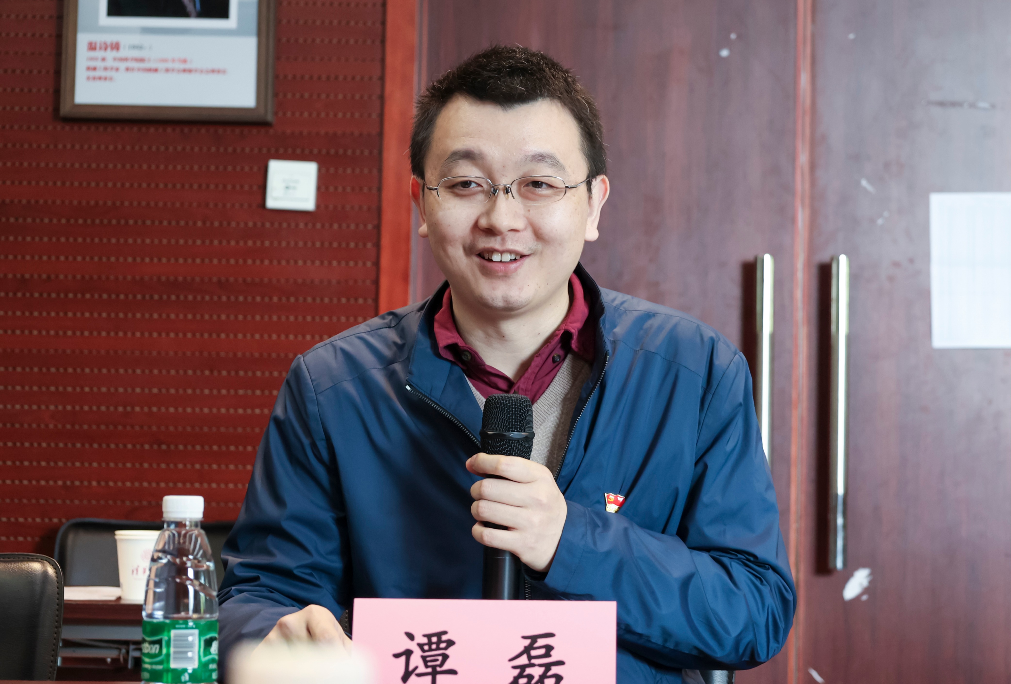 20230408-新闻稿-航天科工三院水下总体部党支部与AG(中国)AG·官方网页版能动系流机所党支部、能动博201党支部“红色1 1 1”共建活动-郭慧娜-图4-能动系党委副书记谭磊老师主持会议.jpg