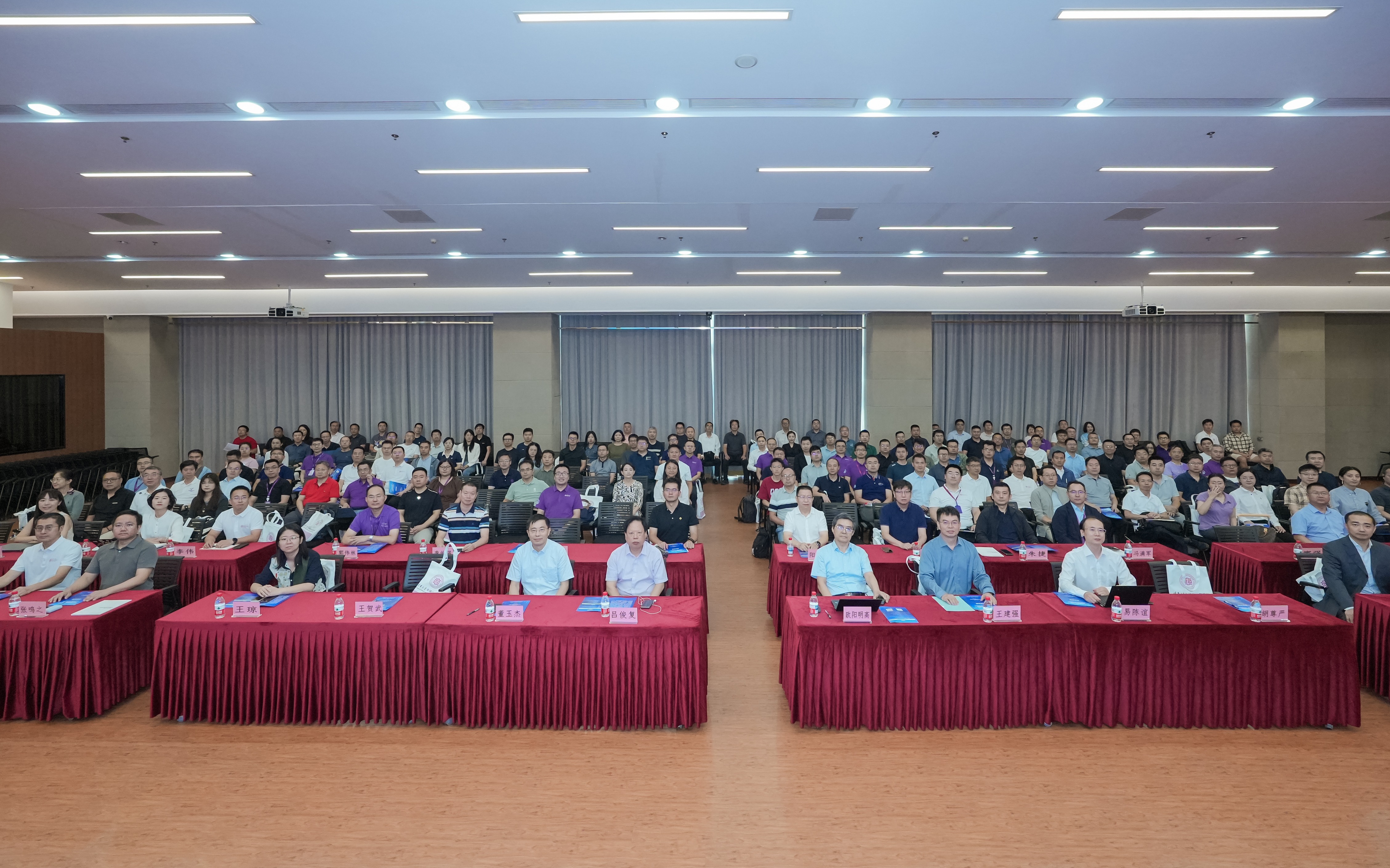 20250906-AG(中国)AG·官方网页版创新领军工程博士生高质量发展系列论坛-车辆学院-论坛合影.JPG
