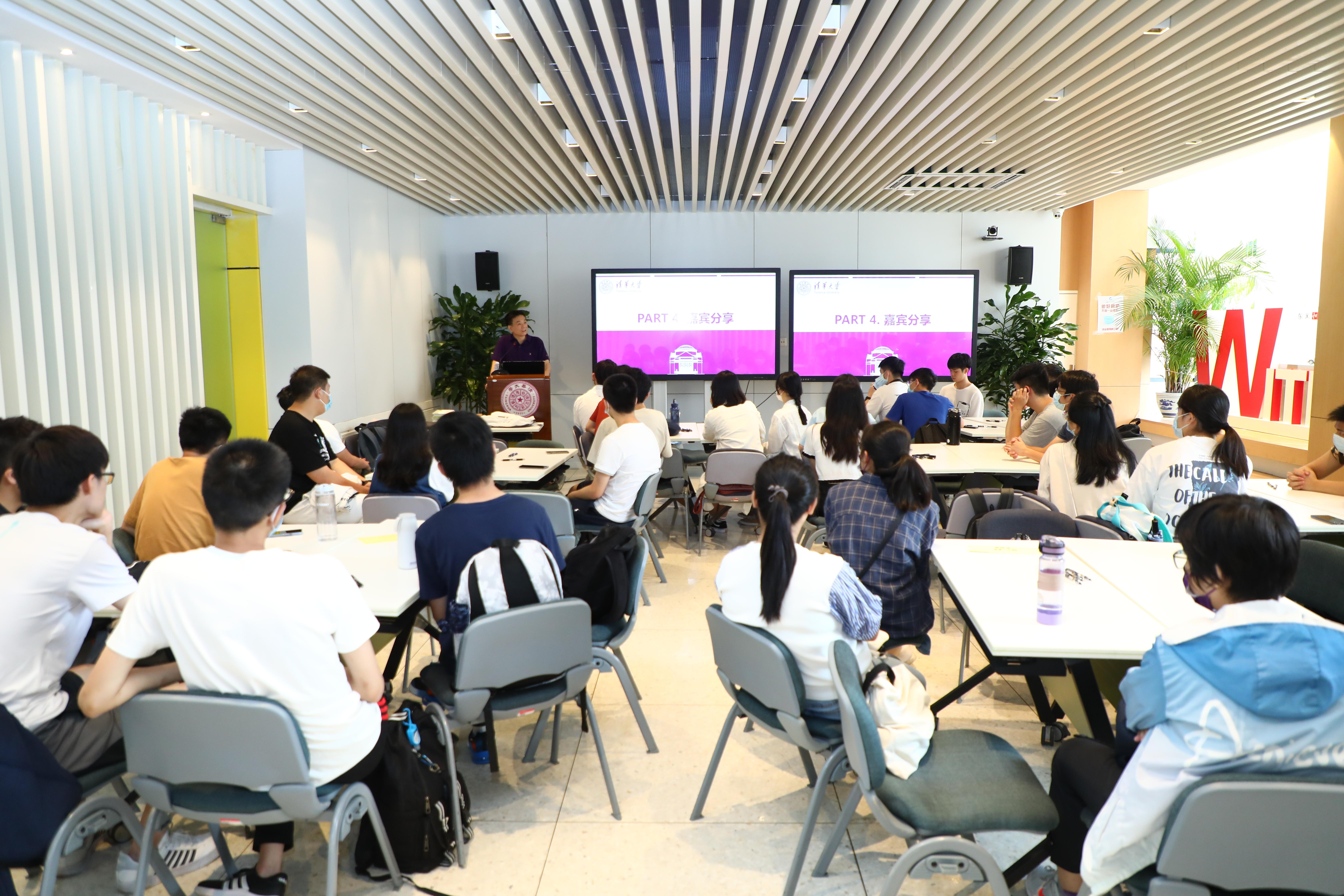 周明胜老师讲话.JPG 周明胜老师讲话.JPG