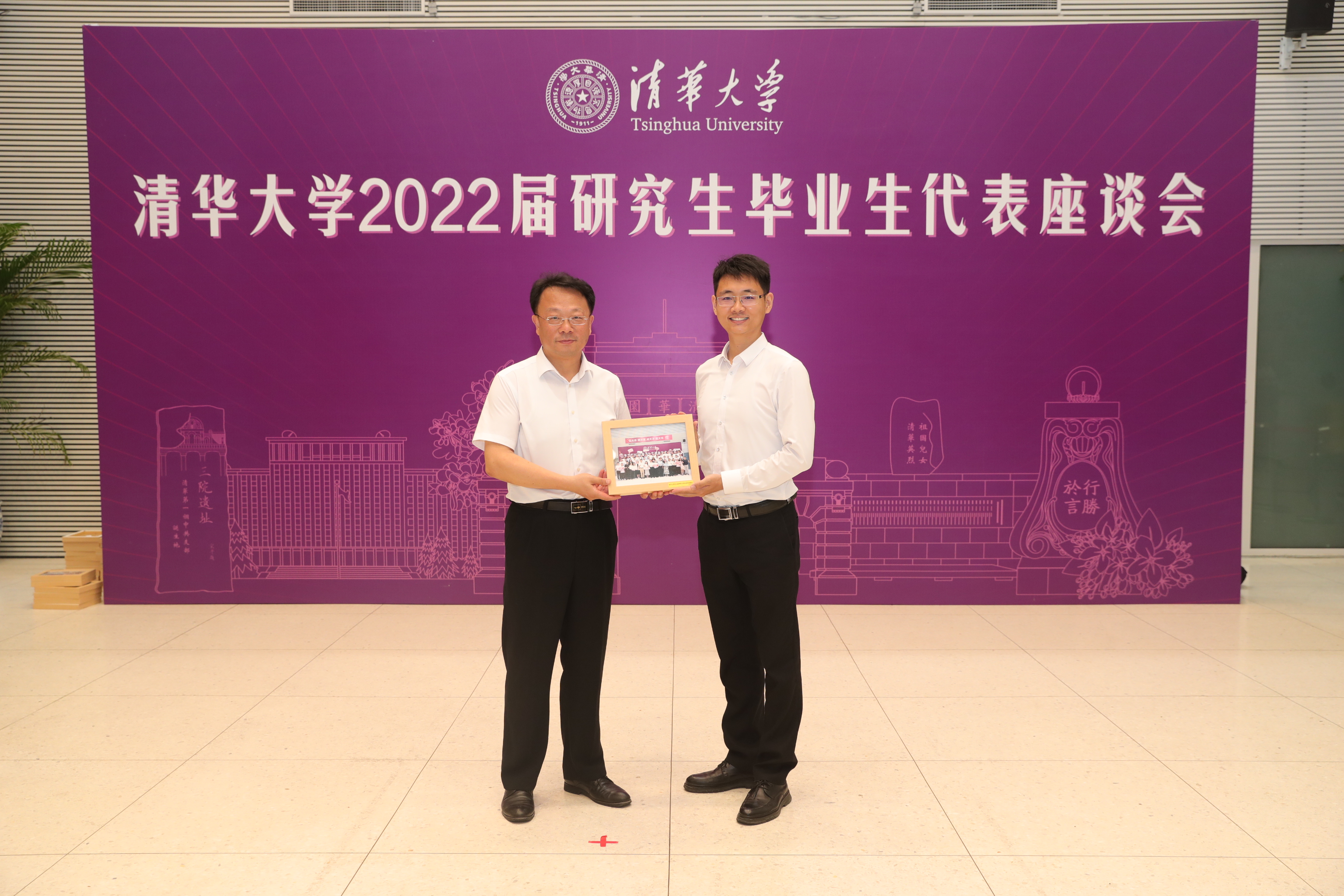 20220620-研究生毕业生-李派-校长4JPG 20220620-研究生毕业生-李派-校长4JPG