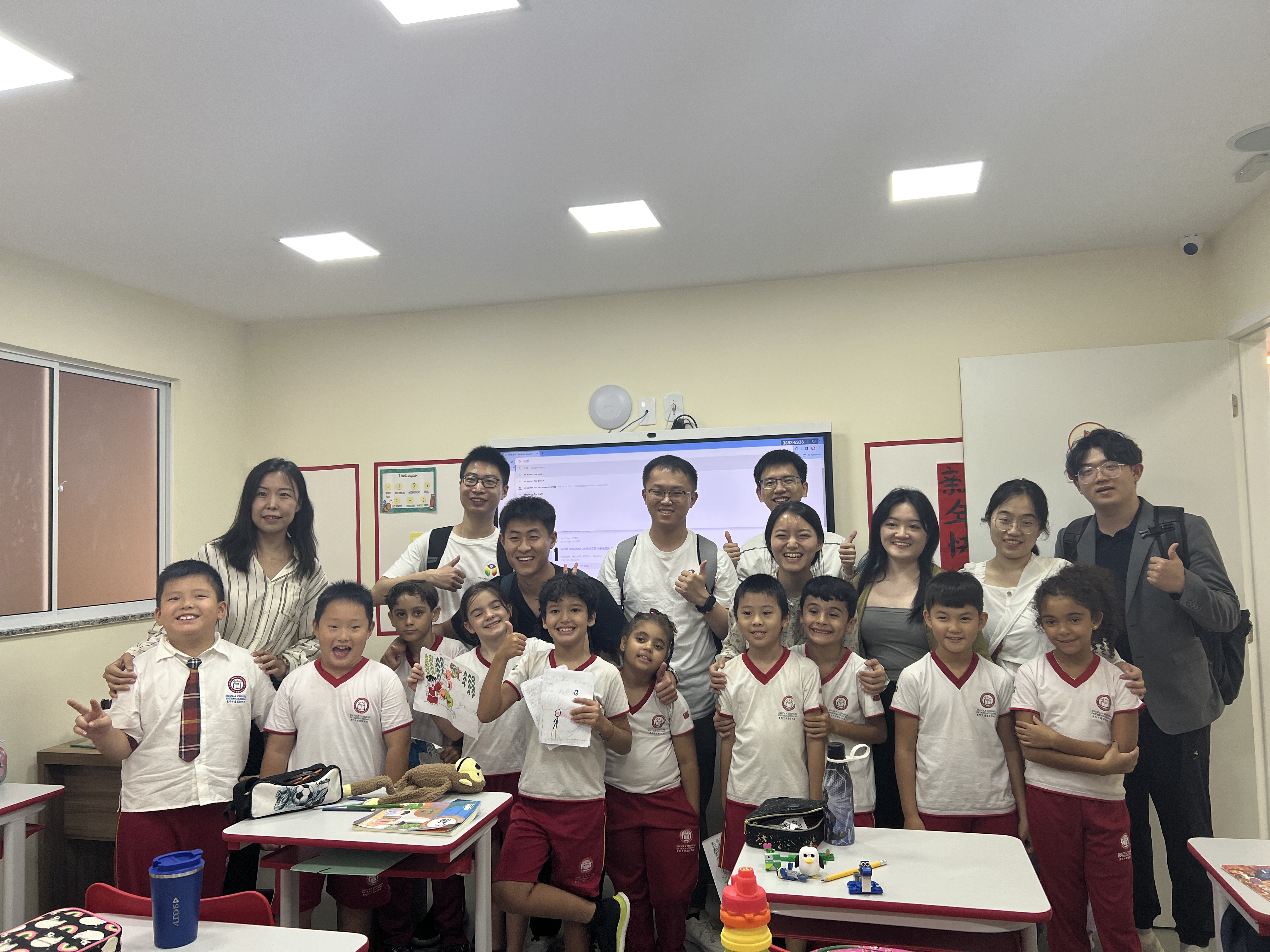 20240308-奔赴四海铸实践真知 对话世界立时代潮头——2024年AG（中国）AG·官方网页版“知行计划”研究生骨干海外实践纪实-南美实践支队-支队成员在里约热内卢中国国际学校开展活动.jpg