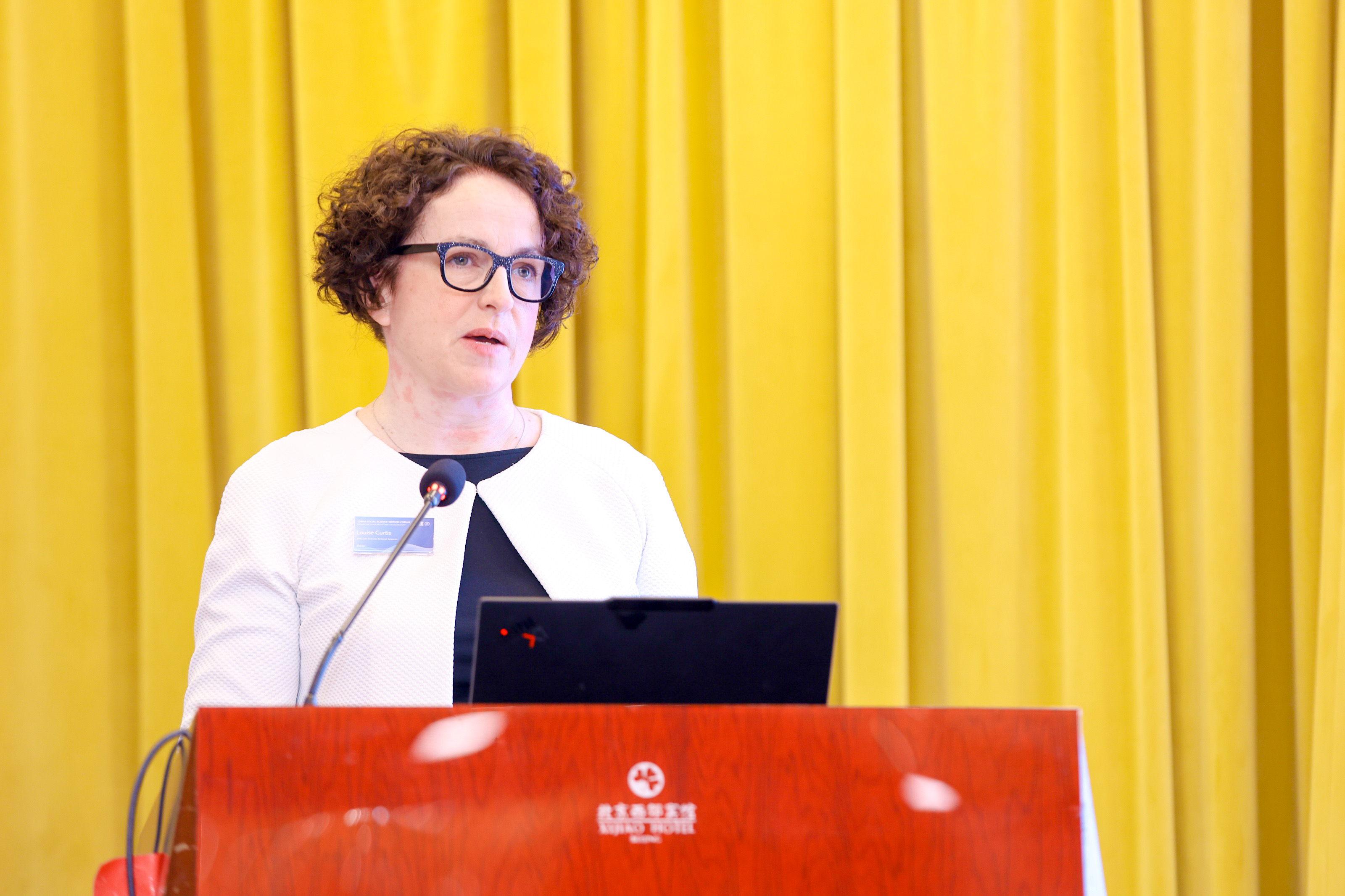 20250315-2025年中国北京社会科学主编论坛-张肇甜-Louise Curtis致辞.JPG