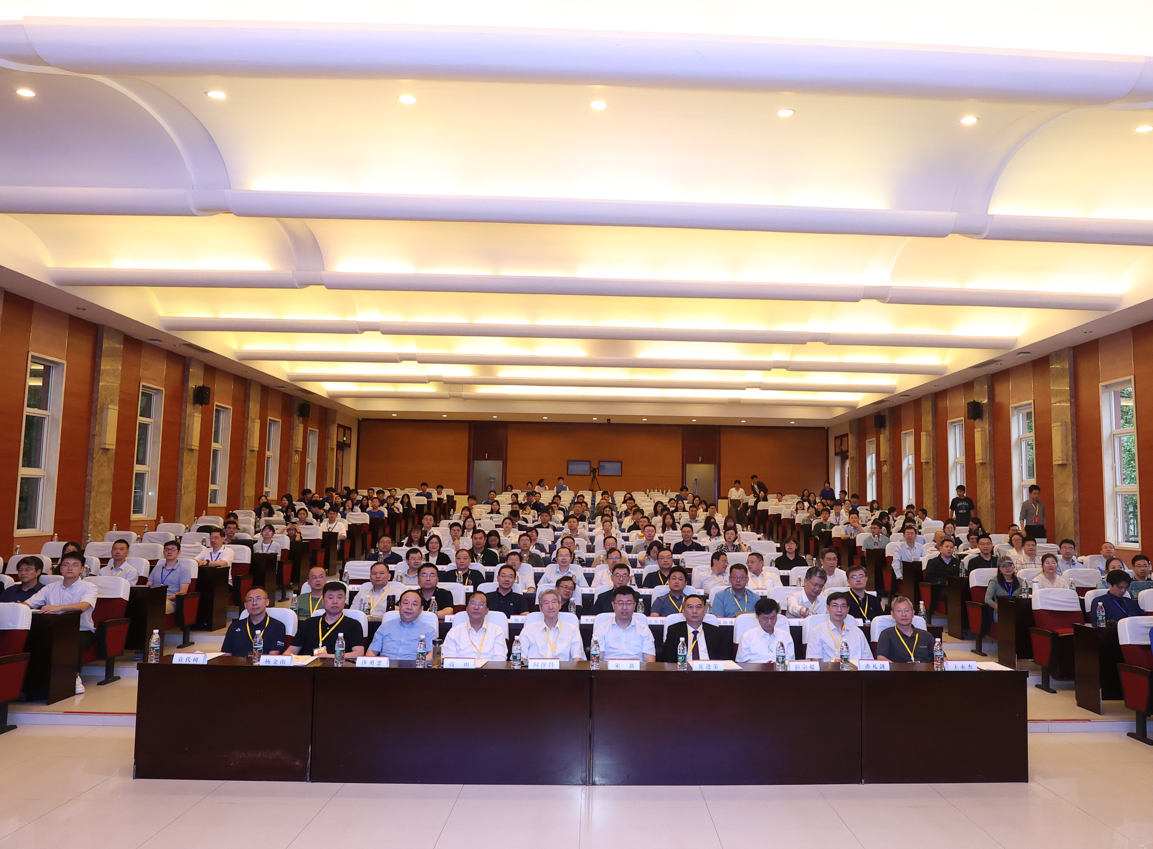 合影1.jpg 合影1.jpg