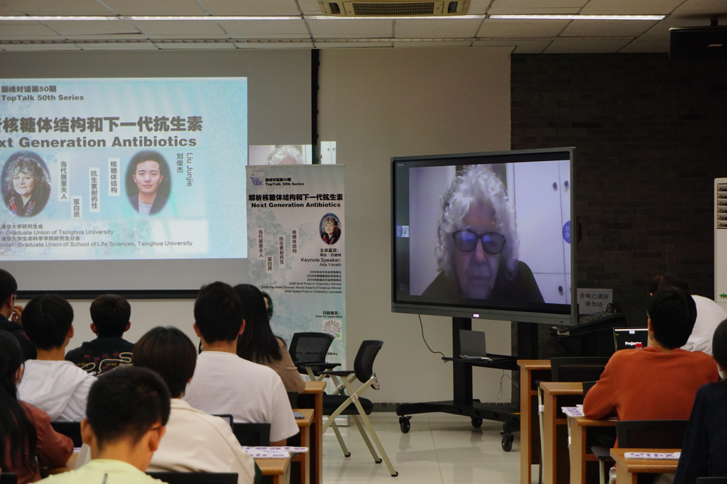 A group of people in a classroomDescription automatically generated with medium confidence A group of people in a classroomDescription automatically generated with medium confidence