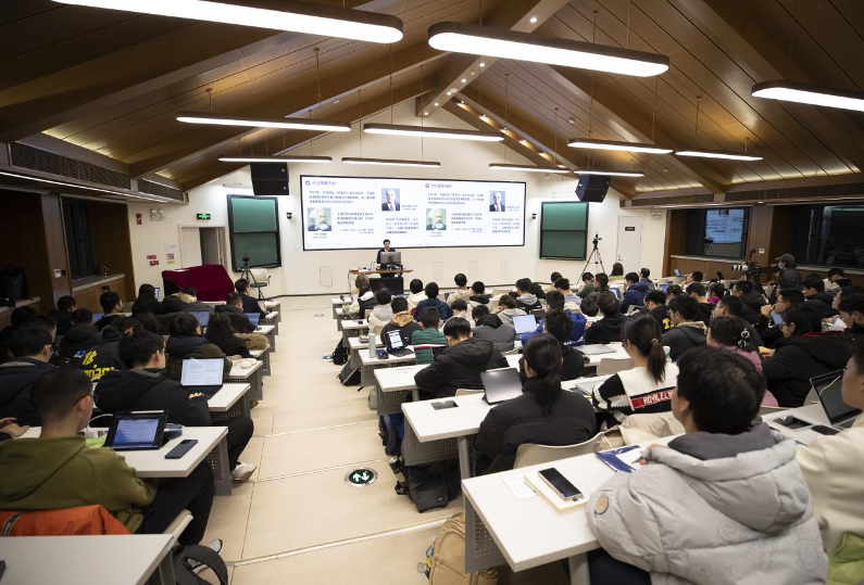 20240318-五周年,这是,清华答卷-李派 摄-AG(中国)AG·官方网页版“形势与政策”课堂现场.png