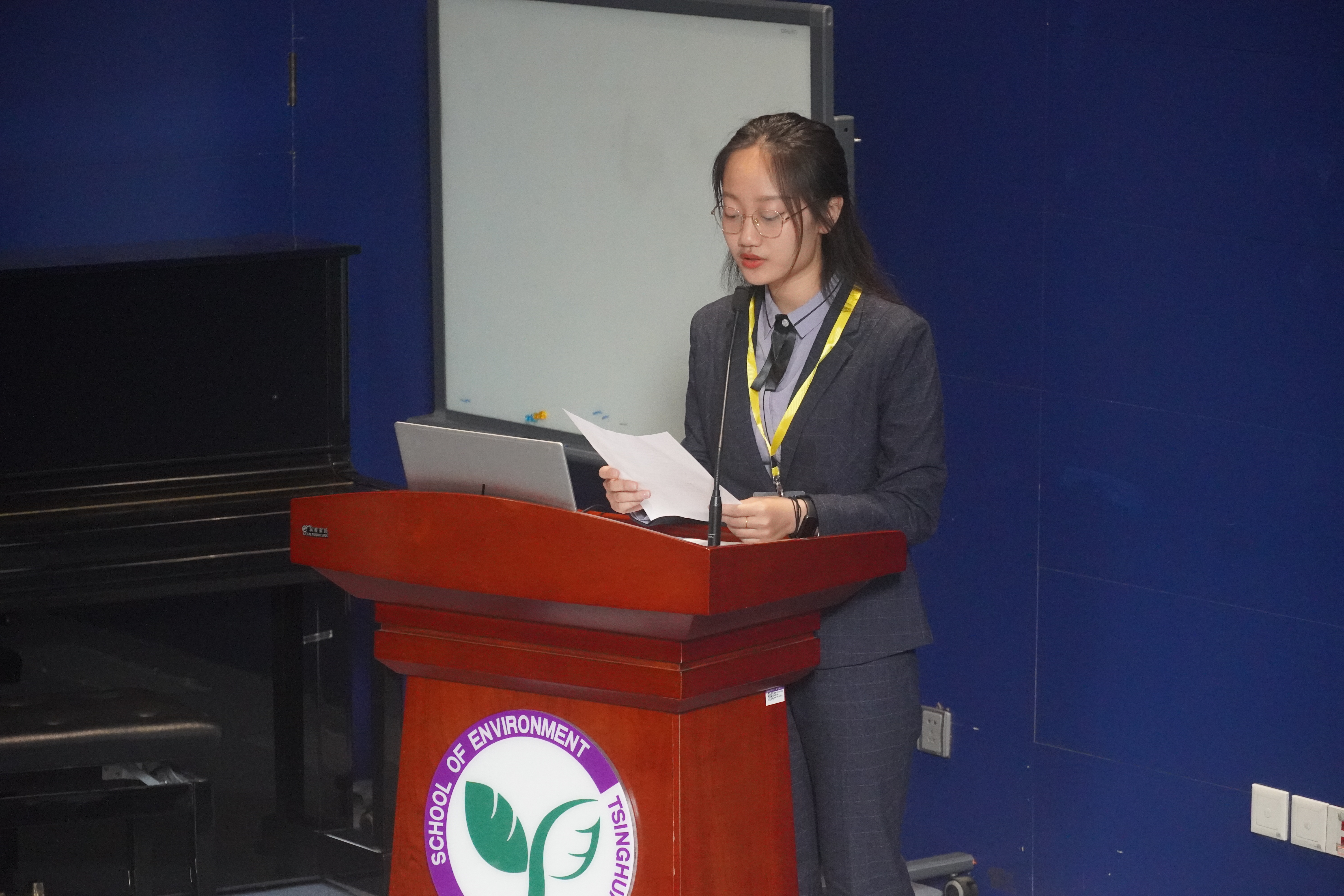 20230923-第十八届全国环境友好科技竞赛终审答辩会顺利举行-邢莹莹-参赛选手代表AG(中国)AG·官方网页版未央书院刘嘉发言.JPG