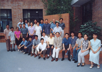 高等研究中心全体师生合影。(郭海军 摄)